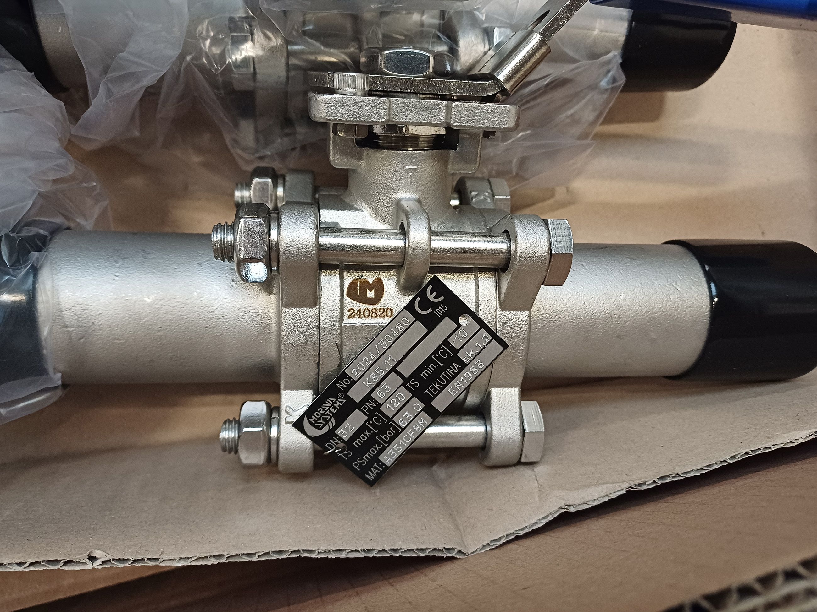 Shipment of stainless steel three-piece ball valves